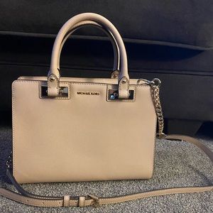 Michael Kors Quinn Medium Satchel